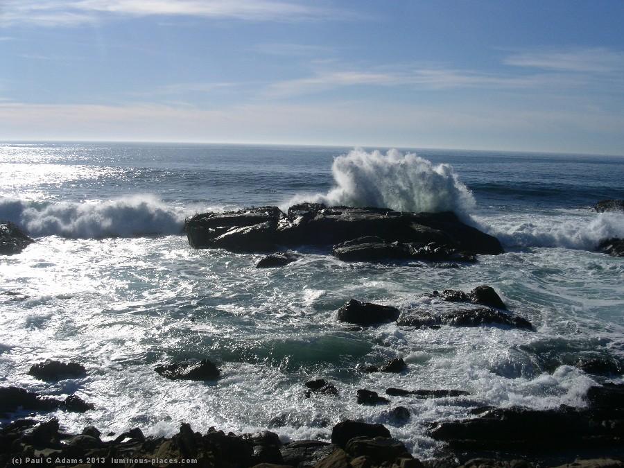 ocean wave crashing on rocks